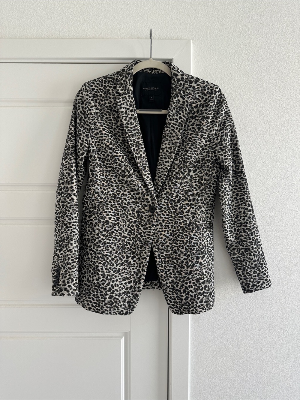 NWOT Banana Republic Leopard-Print Single-Button Blazer in Black and White Size4